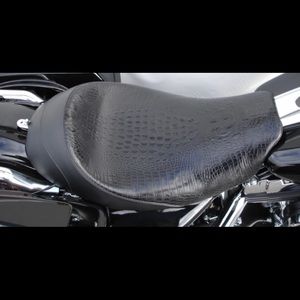 Harley street bob seat